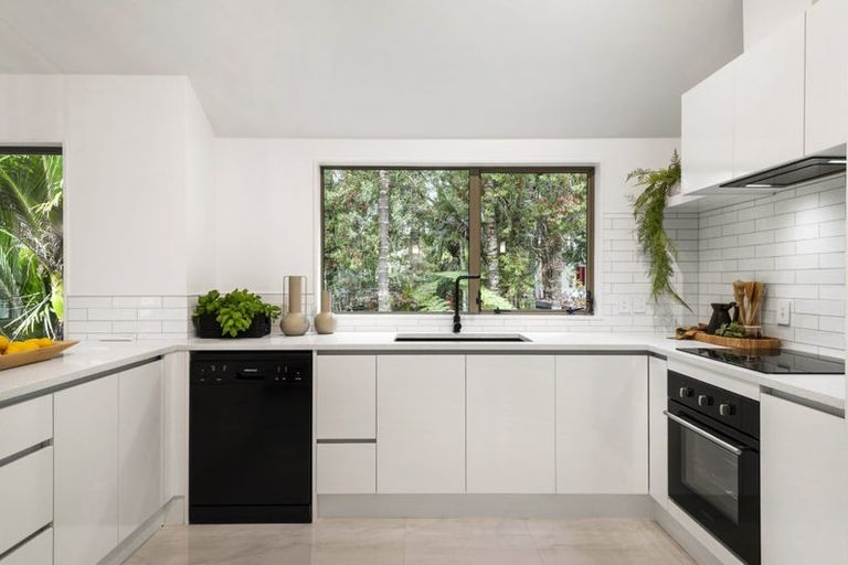 Photo of property in 2/48 Park Hill Road, Birkenhead, Auckland, 0626