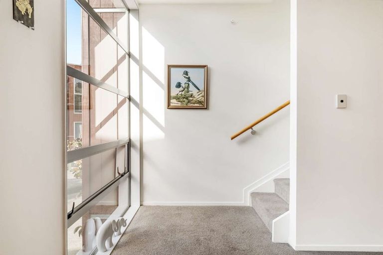 Photo of property in 76g Edmonton Road, Henderson, Auckland, 0612