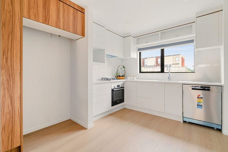 Photo of property in 10/32 Tapuwae Way, Mangere Bridge, 2022