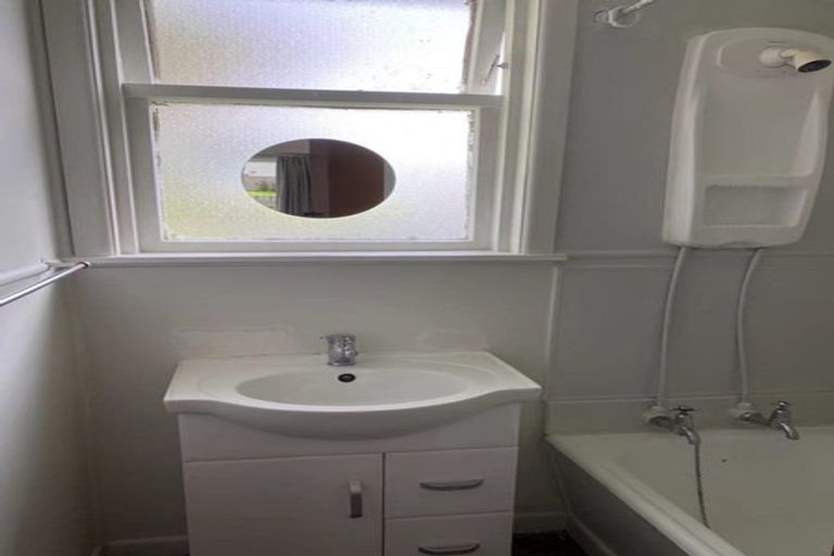 Photo of property in 81 Woodglen Road, Glen Eden, Auckland, 0602