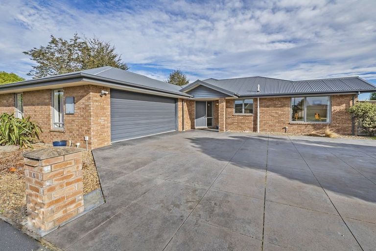 Photo of property in 16 Stanwood Grove, Darfield, 7510