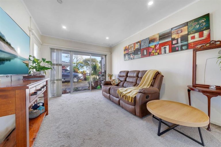 Photo of property in 4/6 Ray Small Drive, Papakura, 2110