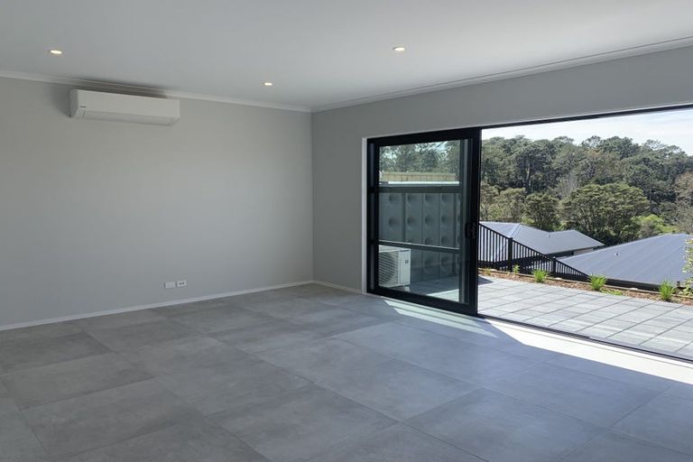 Photo of property in 15 William Calvert Drive, Swanson, Auckland, 0614
