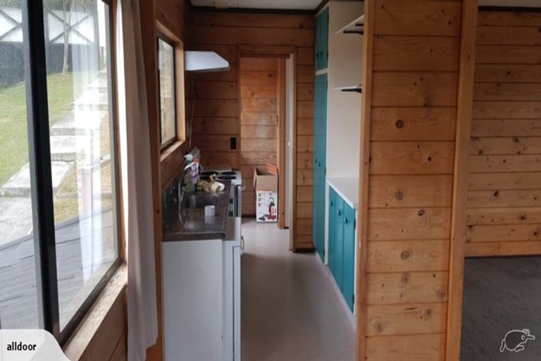 Photo of property in 21 Fernhaven Grove, Newlands, Wellington, 6037