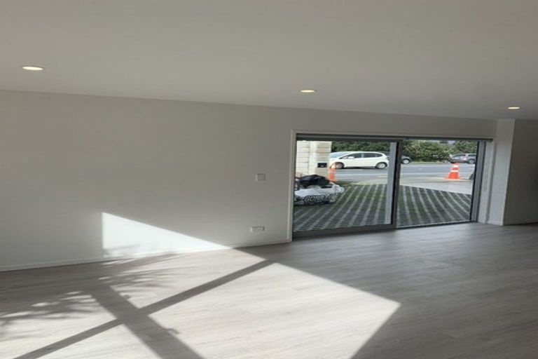 Photo of property in 1/492 East Coast Road, Windsor Park, Auckland, 0630