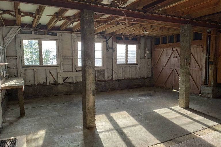 Photo of property in 20 Victoria Road, New Plymouth, 4310