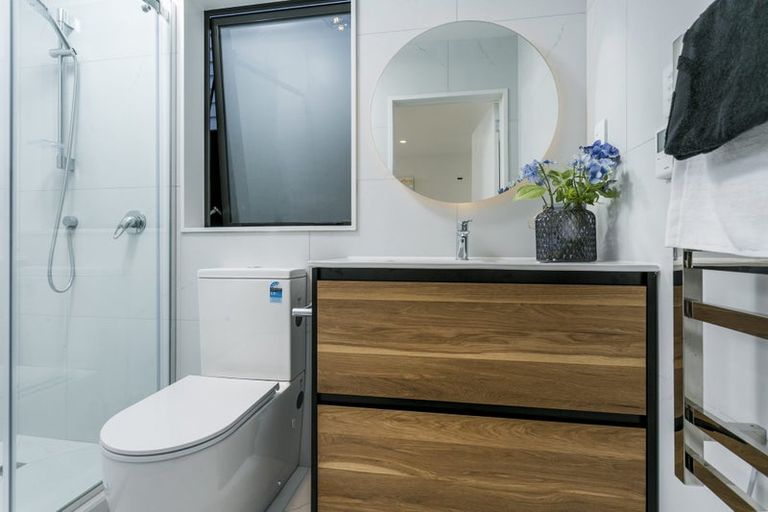 Photo of property in 15b Koromiko Street, New Lynn, Auckland, 0600