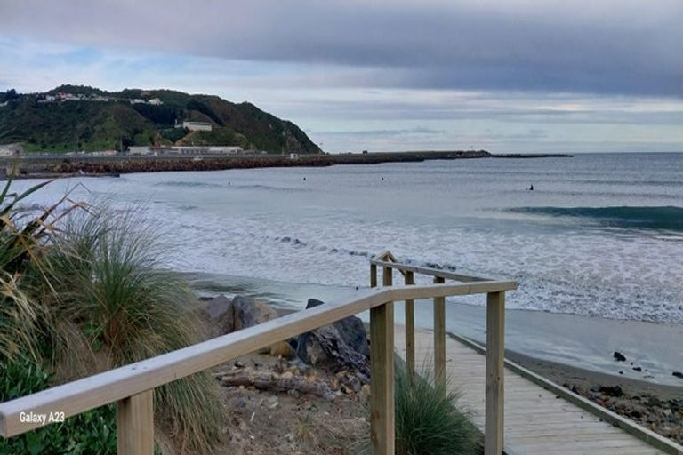 Photo of property in 8/218 Onepu Road, Lyall Bay, Wellington, 6022