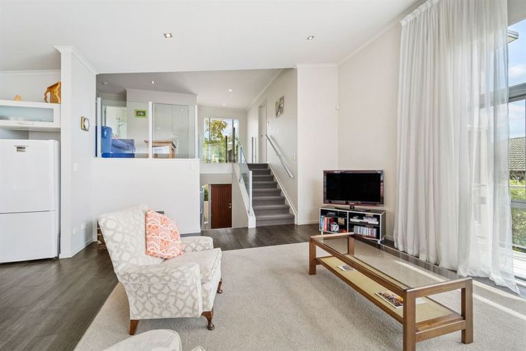 Photo of property in 74 Rivervale Grove, Stanmore Bay, Whangaparaoa, 0932