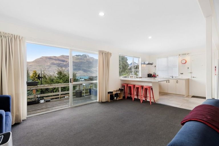Photo of property in 59a-b Wynyard Crescent, Fernhill, Queenstown, 9300