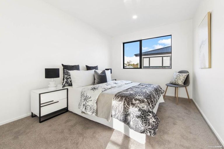 Photo of property in 18 Hava Place, Green Bay, Auckland, 0604