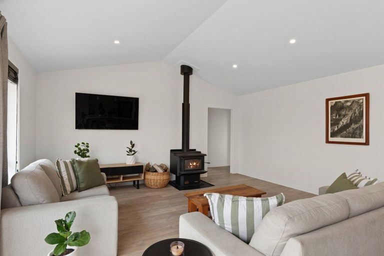 Photo of property in 24 Cressy Place, Darfield, 7510