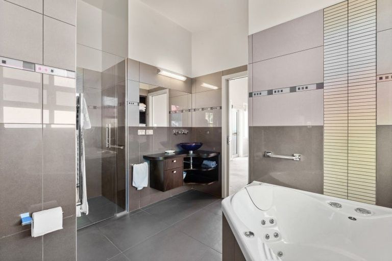 Photo of property in 14 Highgrove, Saint Clair, Dunedin, 9012