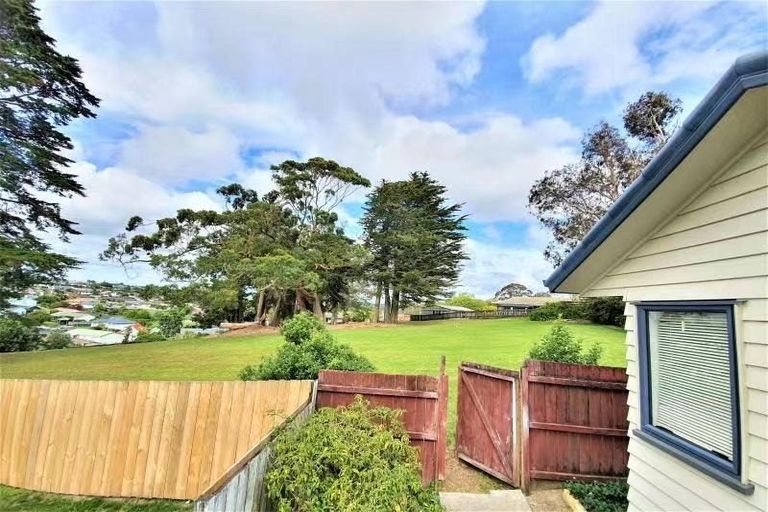 Photo of property in 7 Garton Drive, Massey, Auckland, 0614