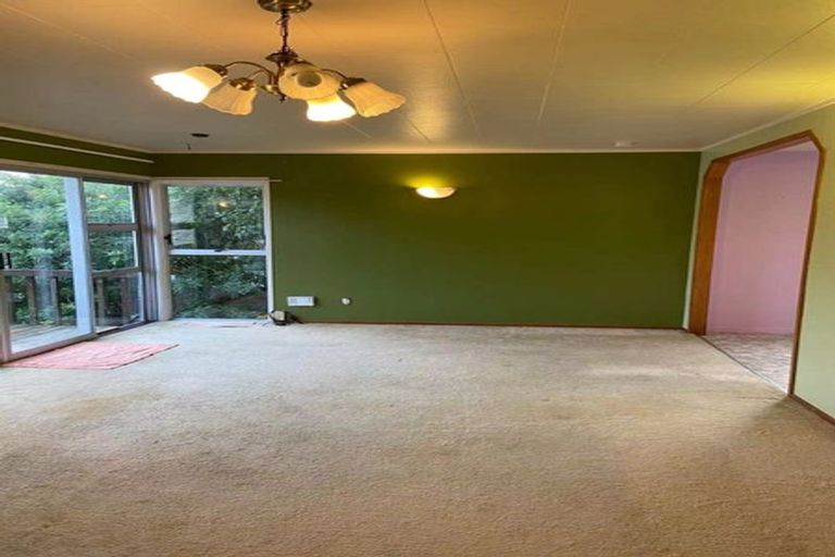 Photo of property in 12 Pankhurst Place, Sunnyvale, Auckland, 0612