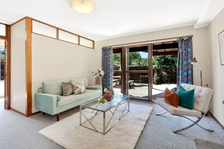 Photo of property in 3 Valdese Rise, Browns Bay, Auckland, 0630