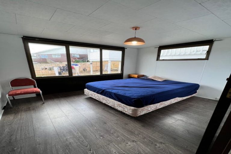 Photo of property in 1/520 Beach Road, Murrays Bay, Auckland, 0630