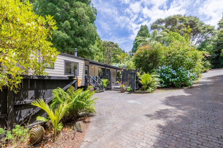 Photo of property in 420 Scenic Drive, Waiatarua, Auckland, 0612