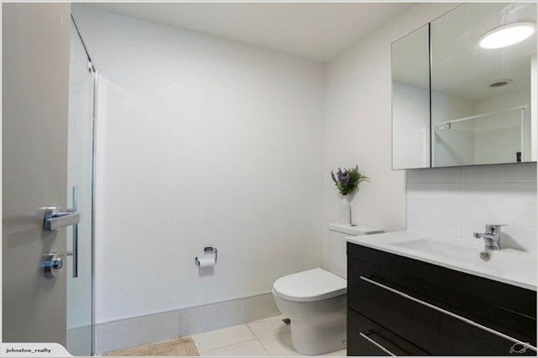 Photo of property in La Residence Du Lac, 26/527 Frankton Road, Queenstown, 9300