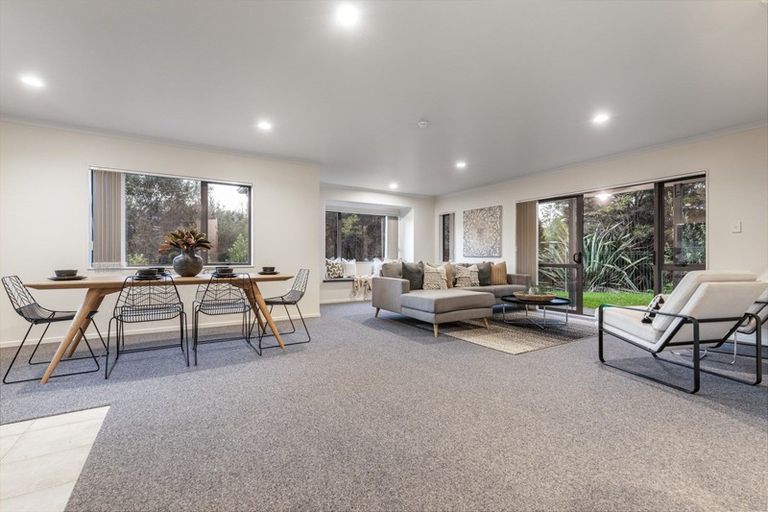 Photo of property in 16 Elder Place, Massey, Auckland, 0614