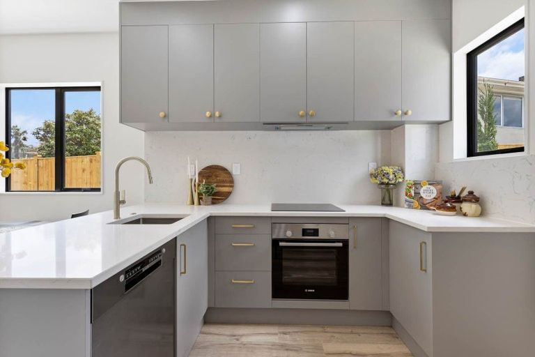 Photo of property in 1/77 Glenmore Road, Sunnyhills, Auckland, 2010