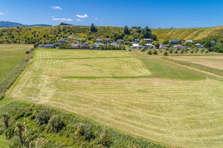 Photo of property in 97 Lake Ferry Road, Lake Ferry, Featherston, 5772