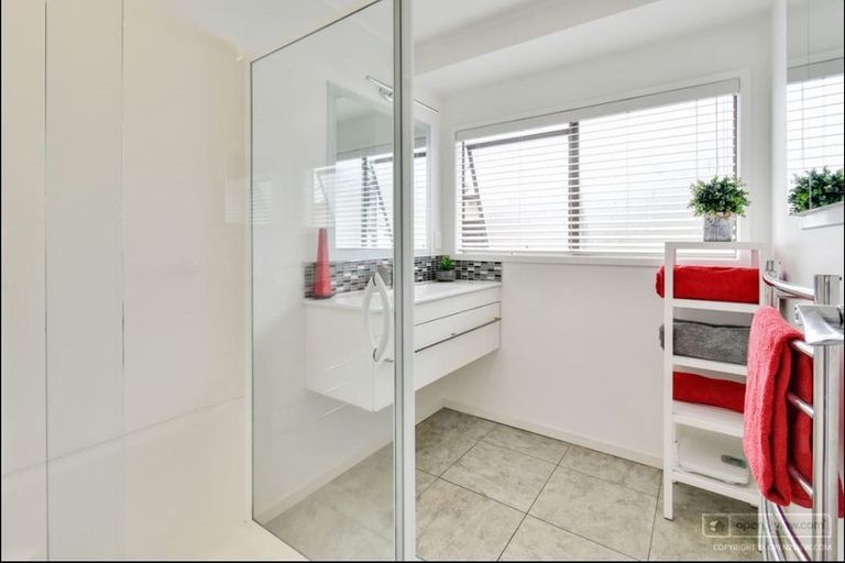 Photo of property in 80 Everglade Drive, Goodwood Heights, Auckland, 2105