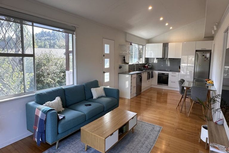 Photo of property in 2/111 Eskdale Road, Birkdale, Auckland, 0626