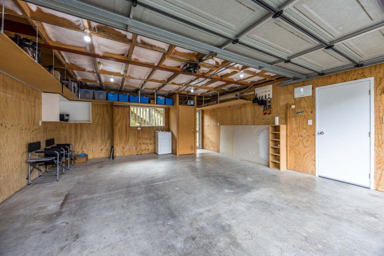 Photo of property in 37 Onedin Place, Titirangi, Auckland, 0604
