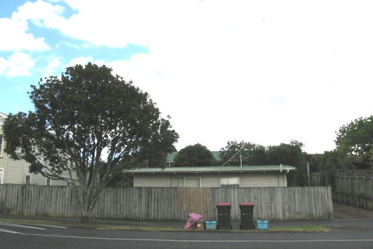 Photo of property in 3/60 Roberton Road, Avondale, Auckland, 1026