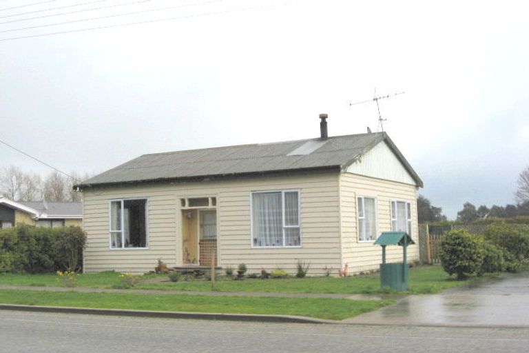 Photo of property in 82 Seaward Road, Edendale, 9825