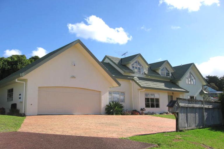 Photo of property in 18 Tyburn Lane, Unsworth Heights, Auckland, 0632