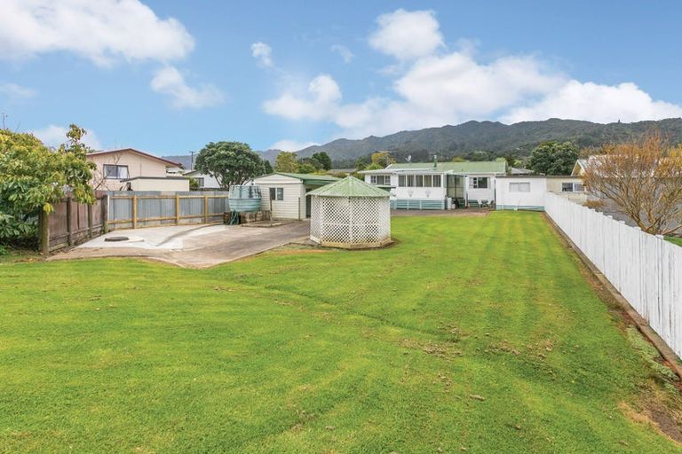 Photo of property in 35 Victoria Street, Coromandel, 3506