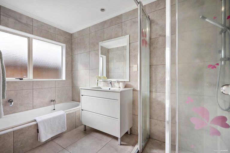 Photo of property in 50 Huntington Drive, Huntington Park, Auckland, 2013