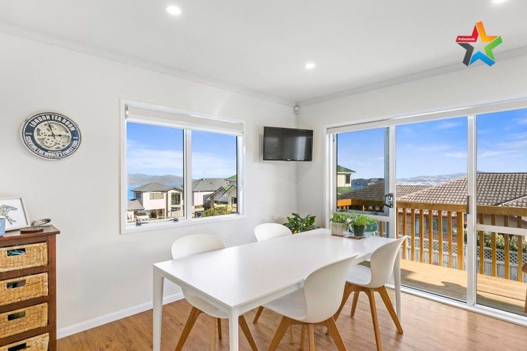 Photo of property in 8 Bennett Grove, Newlands, Wellington, 6037