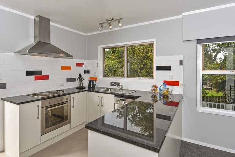 Photo of property in 2/240 Forrest Hill Road, Forrest Hill, Auckland, 0620