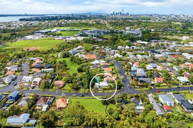 Photo of property in 71 Moa Road, Point Chevalier, Auckland, 1022