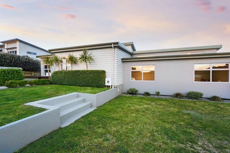 Photo of property in 5 Kaimai Place, Aotea, Porirua, 5024