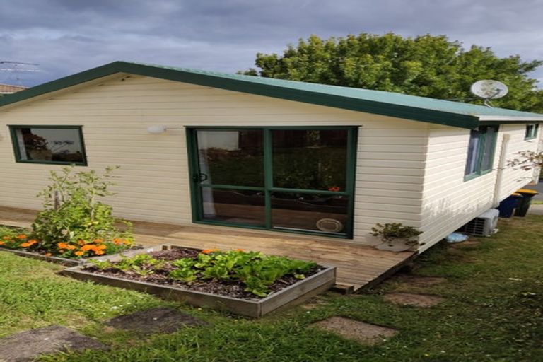 Photo of property in 9 Cottam Grove, Northcross, Auckland, 0632