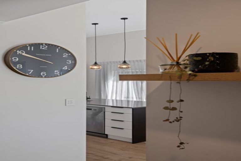 Photo of property in 8 Karaipiture Road, Karaka, 2124