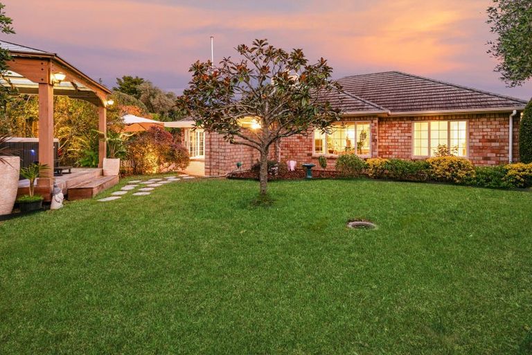 Photo of property in 12 San Jose Rise, Shamrock Park, Auckland, 2016