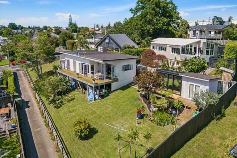 Photo of property in 52 Totara Road, Te Atatu Peninsula, Auckland, 0610