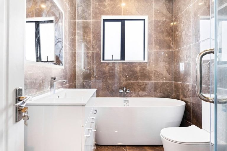 Photo of property in 6 Keiha Crescent, Massey, Auckland, 0614