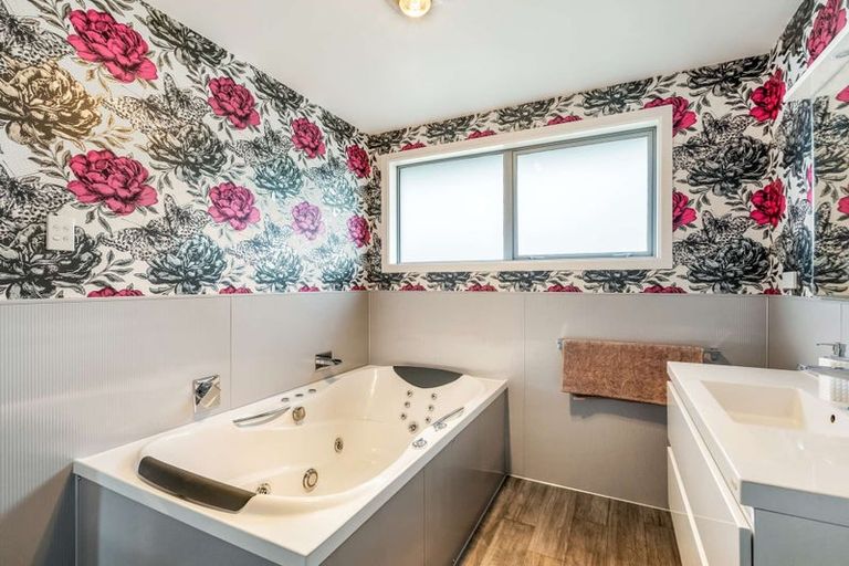 Photo of property in 12 Kitchener Street, Gore, 9710