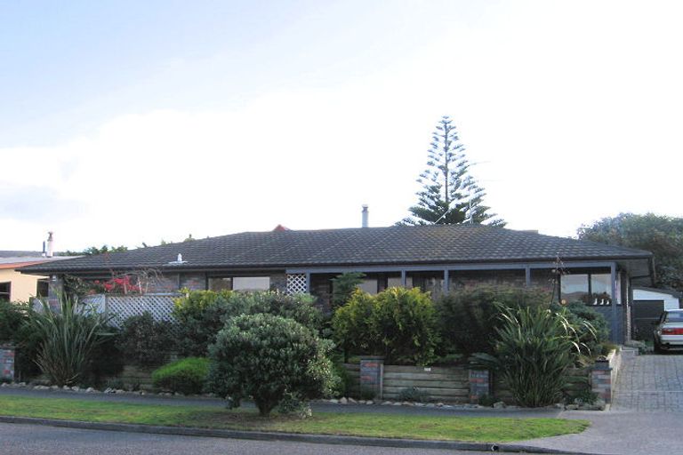 Photo of property in 199 Tutere Street, Waikanae Beach, Waikanae, 5036