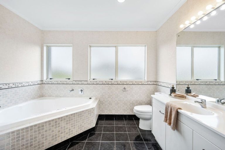 Photo of property in 25 Santa Ana Drive, Dannemora, Auckland, 2016