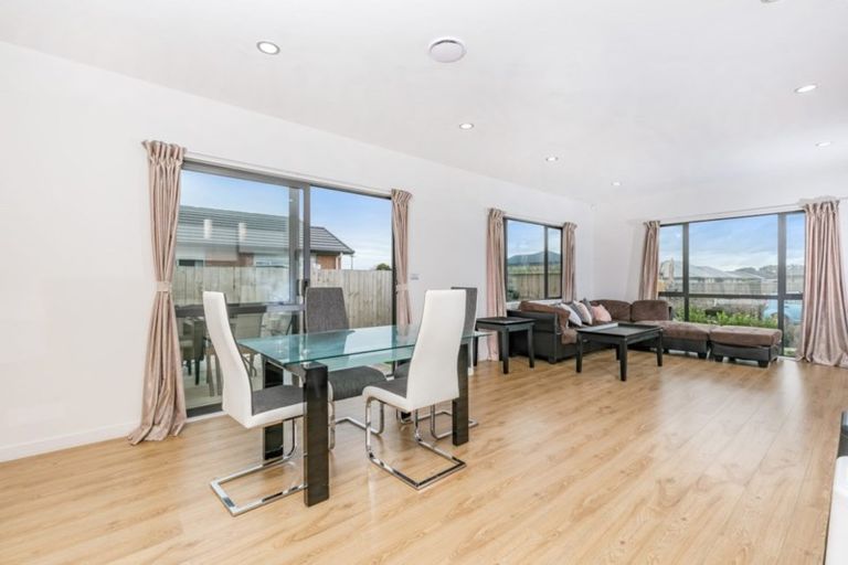 Photo of property in 5 Twin Parks Rise, Papakura, 2110