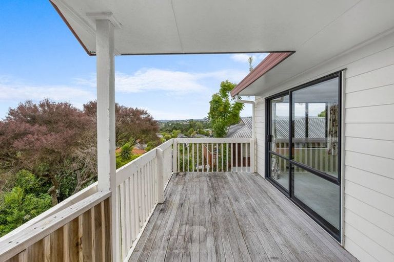 Photo of property in 18 Van Dyke Place, West Harbour, Auckland, 0618