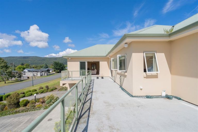 Photo of property in 25 Muriwai Drive, Manapouri, 9679