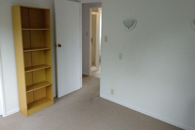 Photo of property in 27 Cheval Drive, Totara Vale, Auckland, 0629